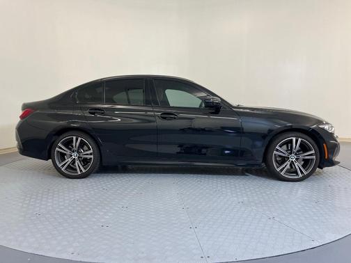 2023 BMW 330 i
