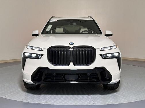 Alpine White 2027 BMW X7 xDrive40i