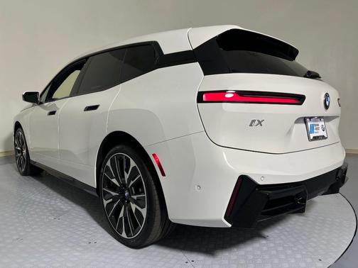 2026 BMW iX xDrive60