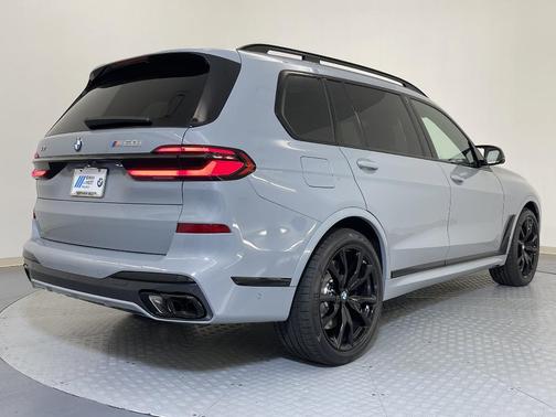 2025 BMW X7 M60i