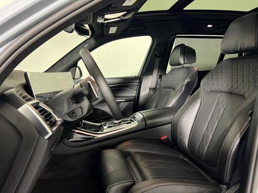 2026 BMW X7 M60i
