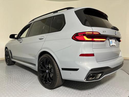 2026 BMW X7 M60i