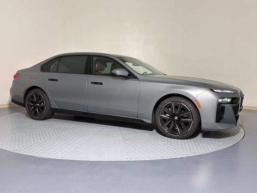 Pure 2023 BMW 740 i