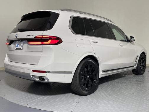 2025 BMW X7 xDrive40i