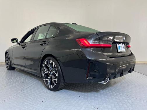 2025 BMW 330 i xDrive