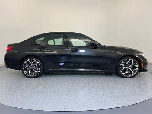 2025 BMW 330 i xDrive