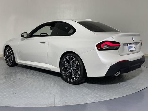 2025 BMW 230 i