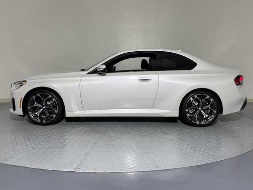 2025 BMW 230 i
