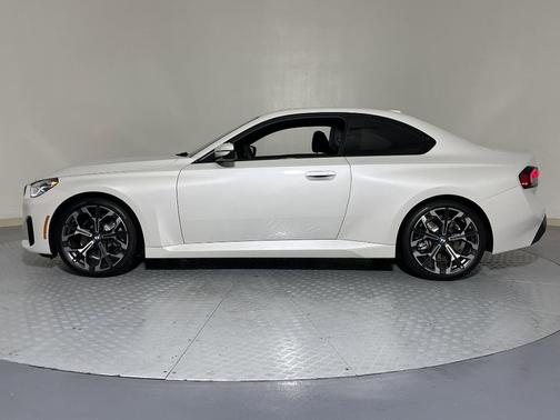 2025 BMW 230 i