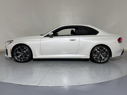 2025 BMW 230 i