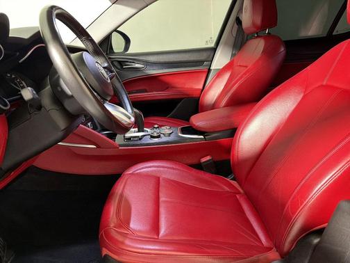 Vulcano Black Metallic 2020 Alfa Romeo Stelvio Base