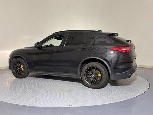 Vulcano Black Metallic 2020 Alfa Romeo Stelvio Base