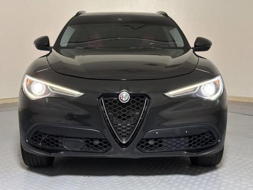 Vulcano Black Metallic 2020 Alfa Romeo Stelvio Base