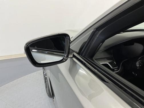 Photo 4 of 24 of 2021 BMW 750 i xDrive
