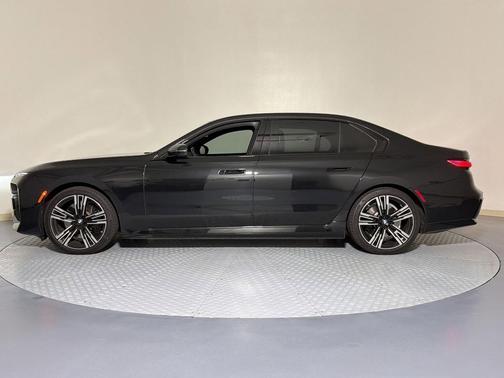 Black Sapphire Metallic 2026 BMW i7 EDrive50