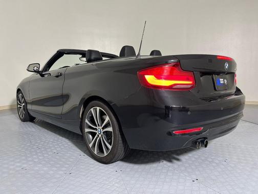 2019 BMW 230 i