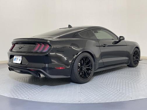 2022 Ford Mustang EcoBoost
