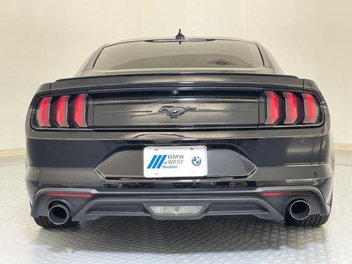 2022 Ford Mustang EcoBoost