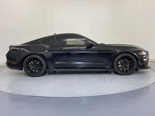 2022 Ford Mustang EcoBoost
