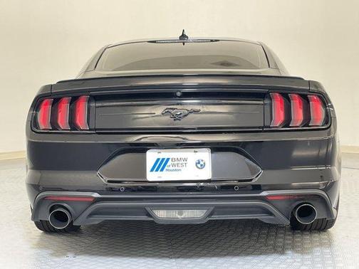2022 Ford Mustang EcoBoost
