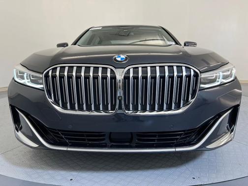 2020 BMW 740 i