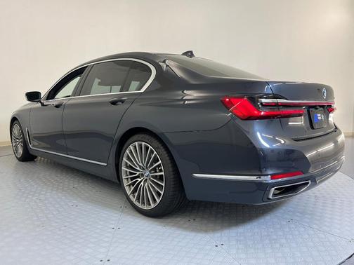 2020 BMW 740 i