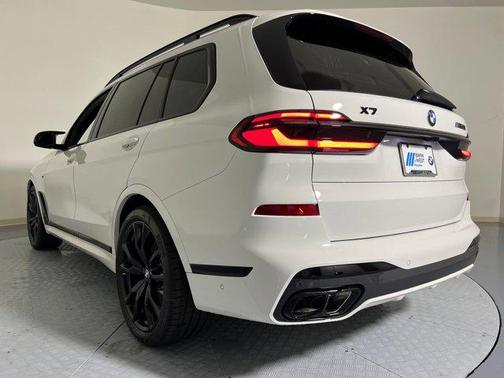 2026 BMW X7 M60i