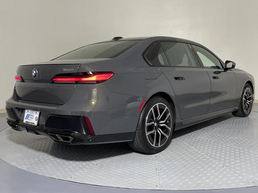 2025 BMW 760 760i xDrive