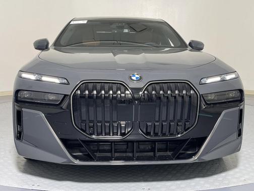 2025 BMW 760 760i xDrive