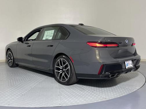 2025 BMW 760 760i xDrive