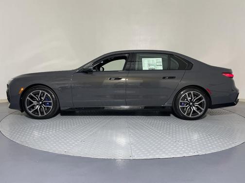 2025 BMW 760 760i xDrive