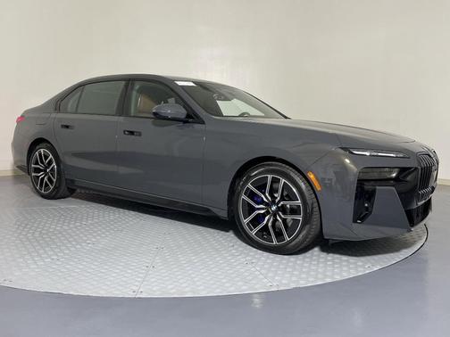 2025 BMW 760 760i xDrive