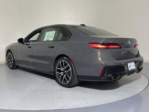 2025 BMW 760 760i xDrive