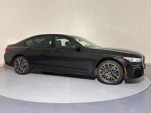 Black Sapphire Metallic 2021 BMW 750 i xDrive