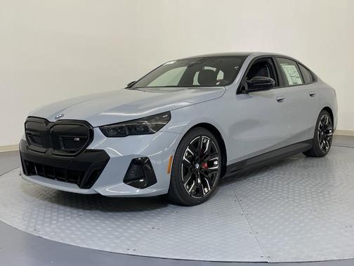 2025 BMW i5 M60