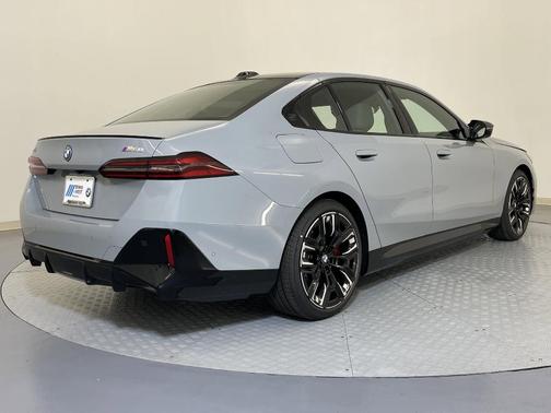 2025 BMW i5 M60