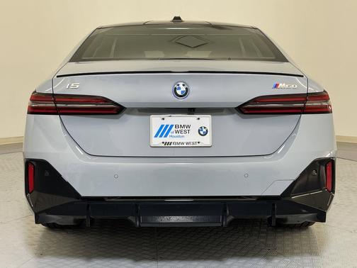 2025 BMW i5 M60