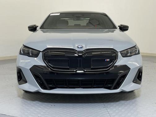 2025 BMW i5 M60