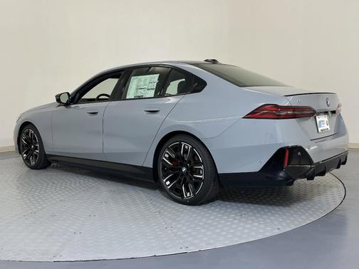 2025 BMW i5 M60