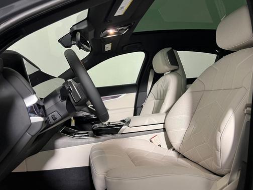 2026 BMW 760 760i xDrive