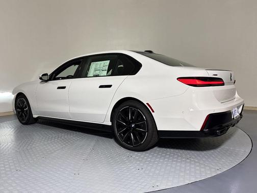 Alpine White 2026 BMW 760 760i xDrive