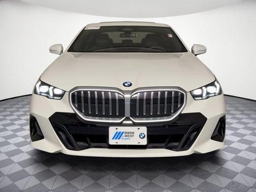 Alpine White 2025 BMW 530 i