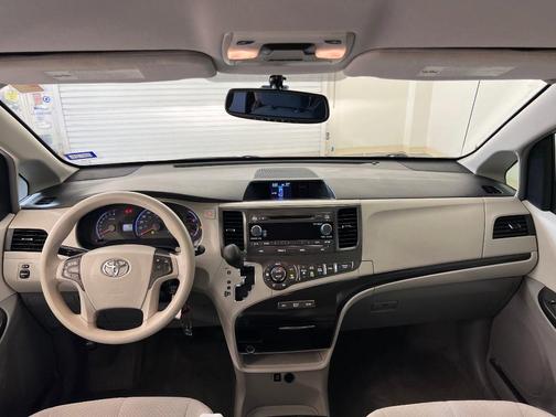 2013 Toyota Sienna LE
