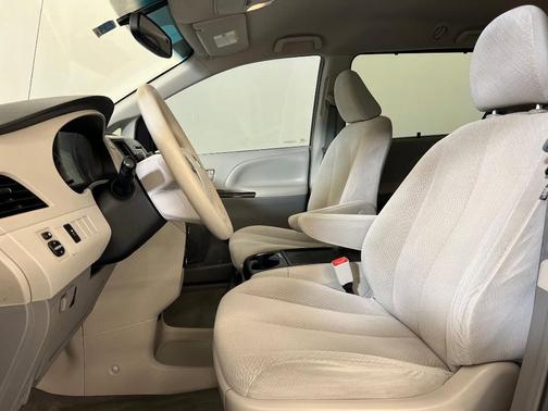 2013 Toyota Sienna LE