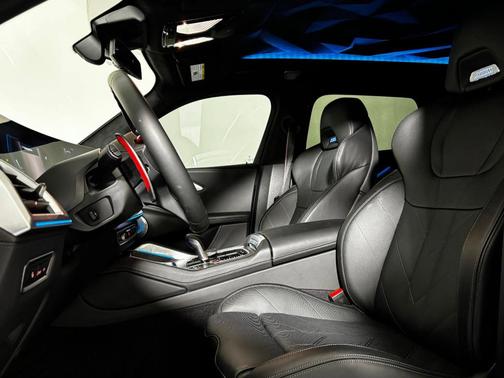 Black Sapphire Metallic 2026 BMW XM LABEL