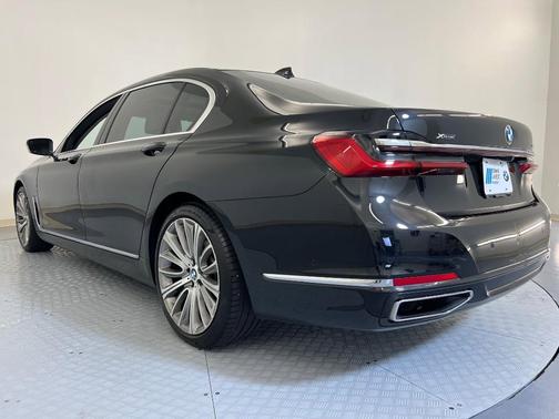 2022 BMW 750 i xDrive
