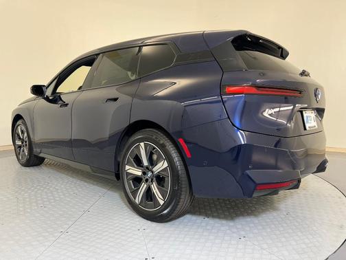 2026 BMW iX xDrive45