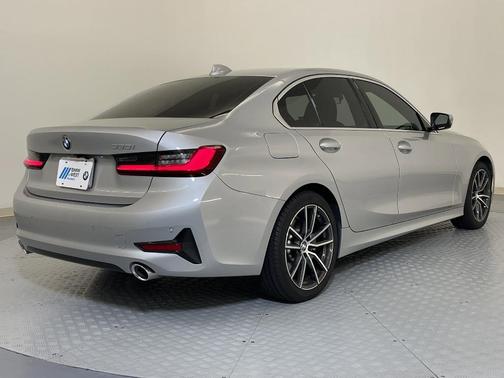 2019 BMW 330 i