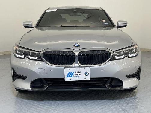 2019 BMW 330 i