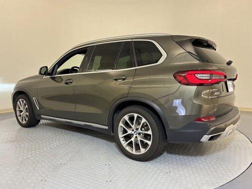Manhattan Green Metallic 2021 BMW X5 sDrive40i